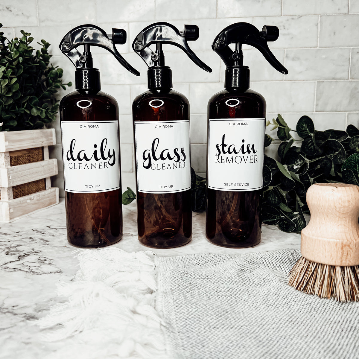 Bouteilles vaporisatrices en plastique de 473 ml avec étiquettes blanches ou noires imperméables