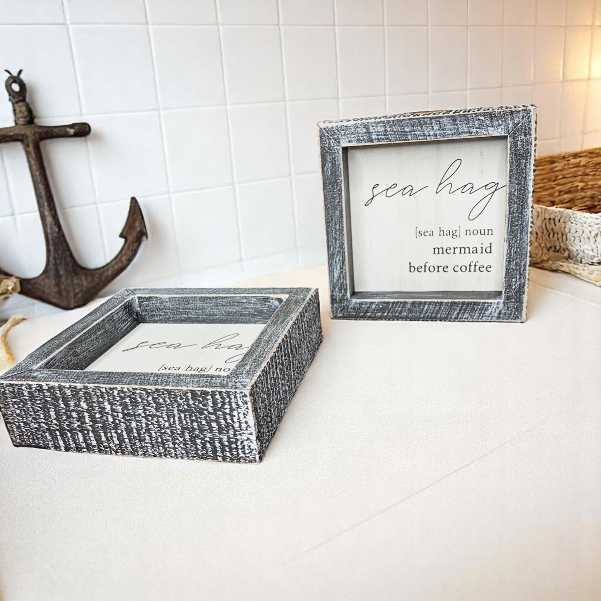Panneau en bois « Sea Hag » 5x5, cadre gris vieilli, décoration murale humoristique « sirène avant le café »