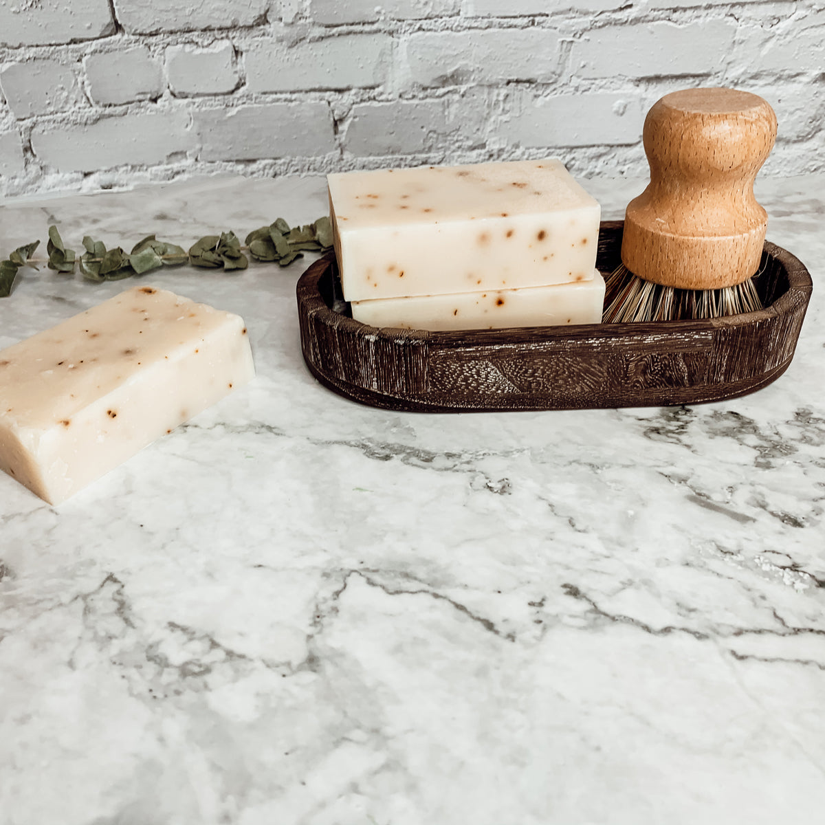 Teebaum-Minz-Peelingseife mit Pfefferminzblättern, Sheabutter und natürlichen Ölen, erfrischend