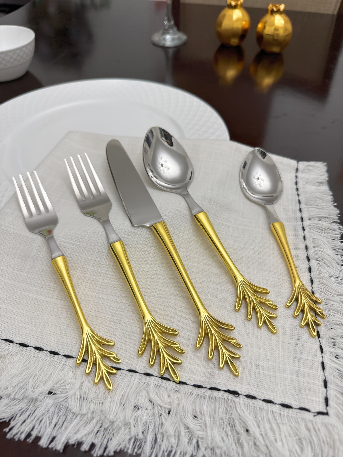 Stainless Steel Gold Flatware 20p set Leaf Style Design