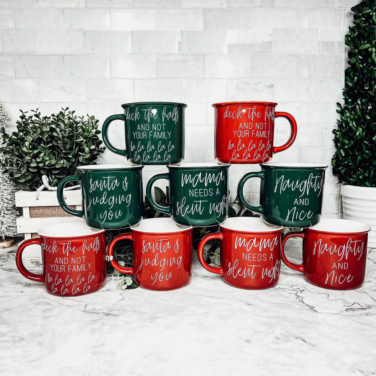 Tasse à café vilain et sage en céramique style feu de camp 410 ml rouge ou vert, motif double face