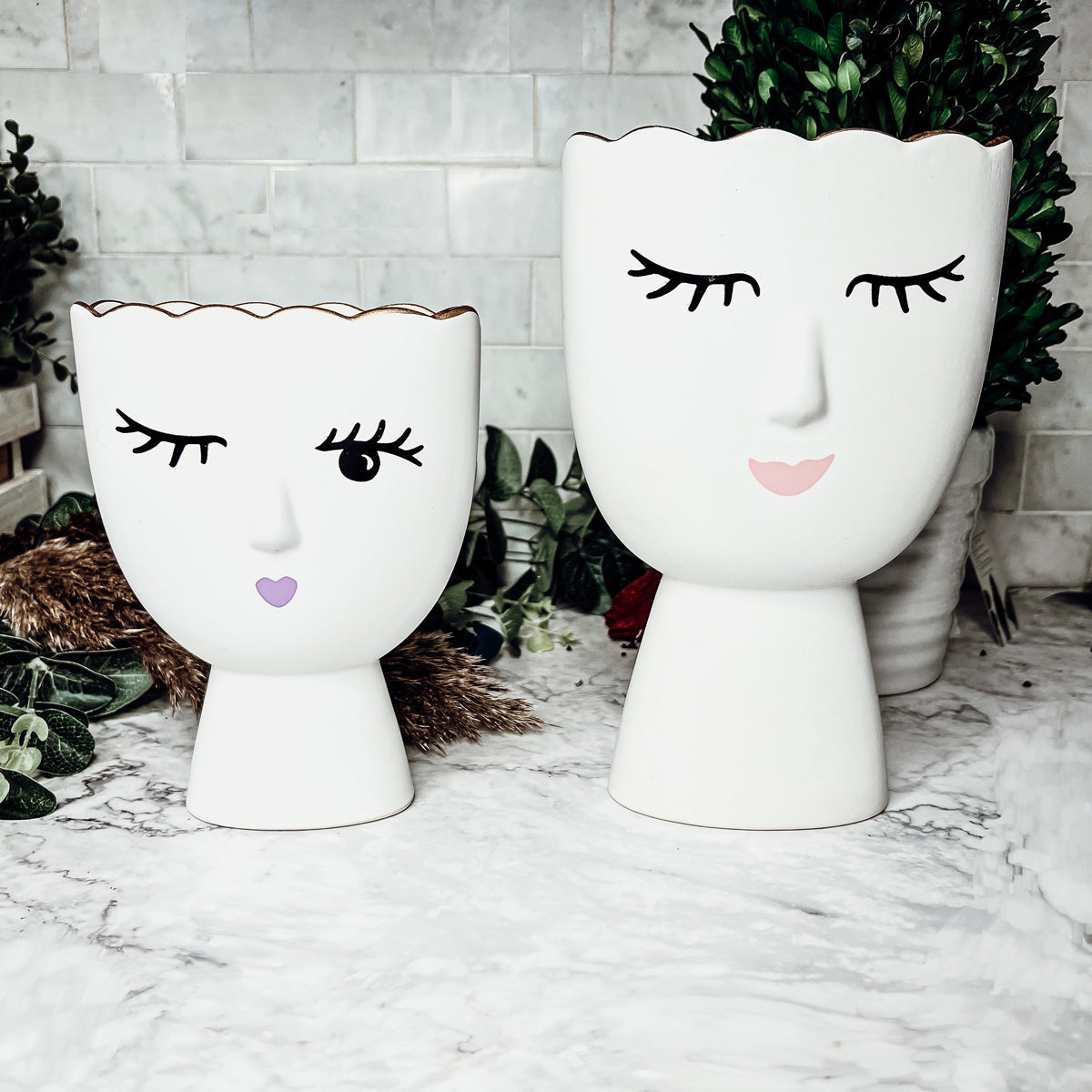 Lot de 2 vases en porcelaine Coquette, vases en céramique Clin d'œil et Sourire avec bordure dorée, décoration de coiffeuse fine