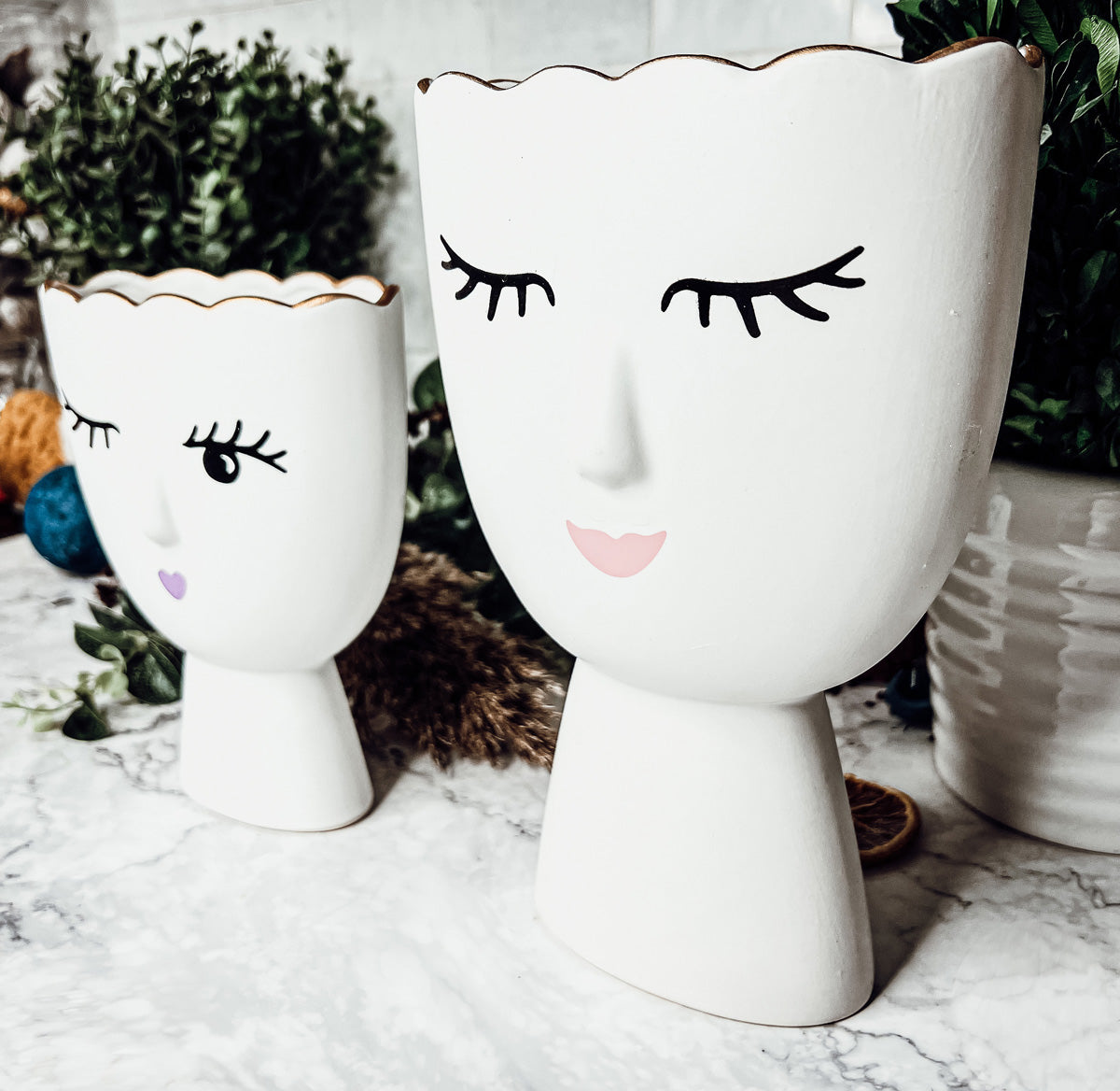 Lot de 2 vases en porcelaine Coquette, vases en céramique Clin d'œil et Sourire avec bordure dorée, décoration de coiffeuse fine