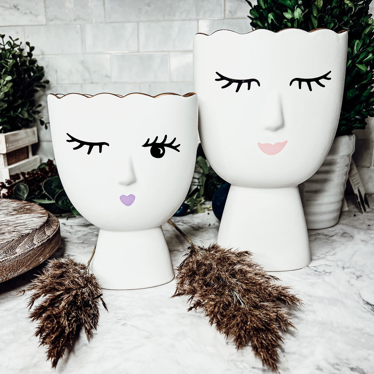 Lot de 2 vases en porcelaine Coquette, vases en céramique Clin d'œil et Sourire avec bordure dorée, décoration de coiffeuse fine
