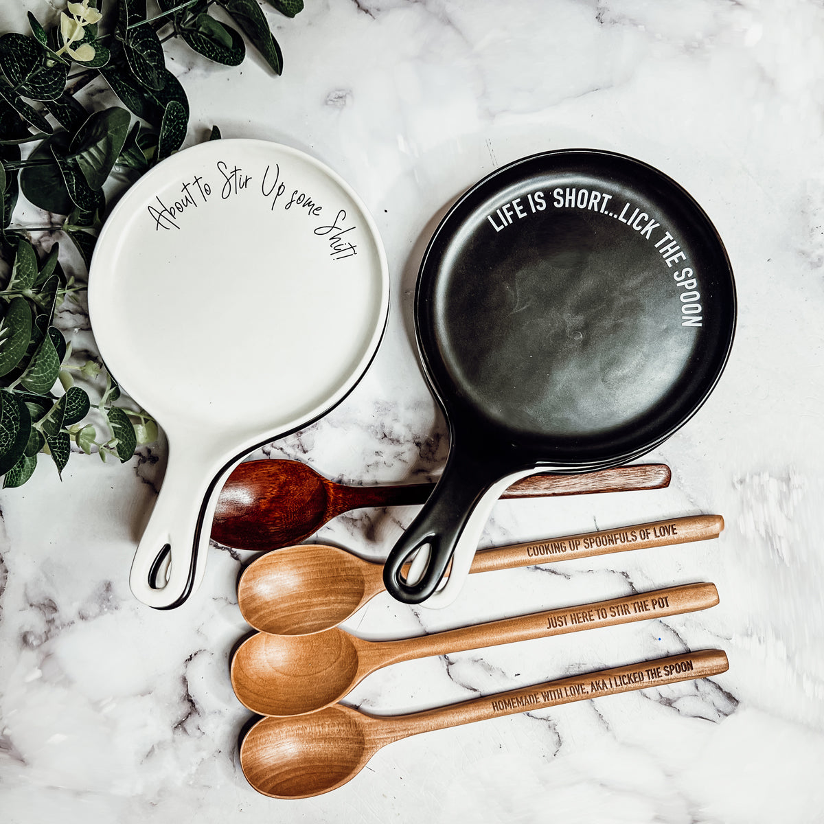 Löffelablage und Holzlöffel-Set, Farbauswahl, individuelles Zitat, Küchengeschenk