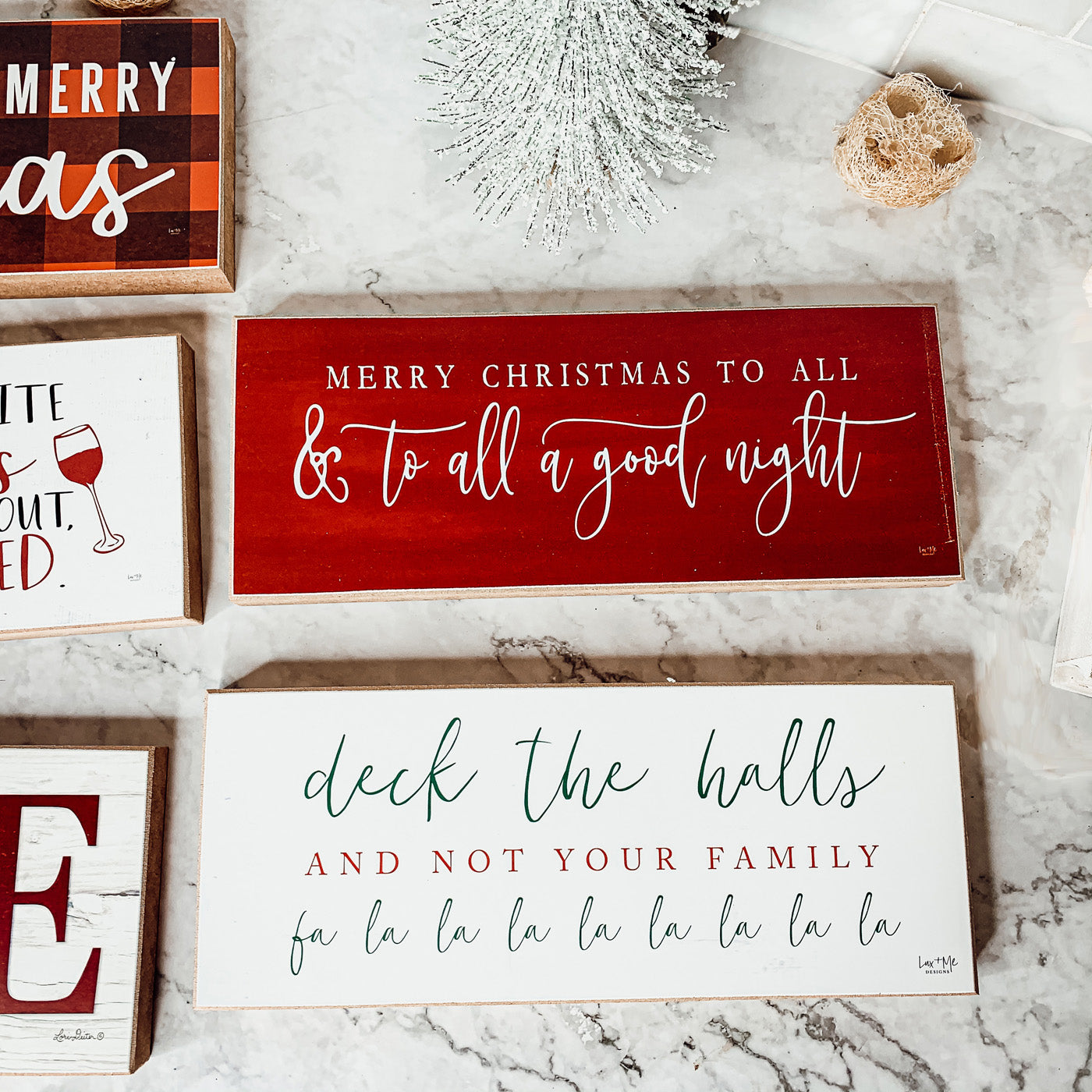 Plaque en bois de Noël humoristique "Deck The Halls" faite à la main pour tablettes et manteaux de cheminée 10x4x1 Rouge Vert
