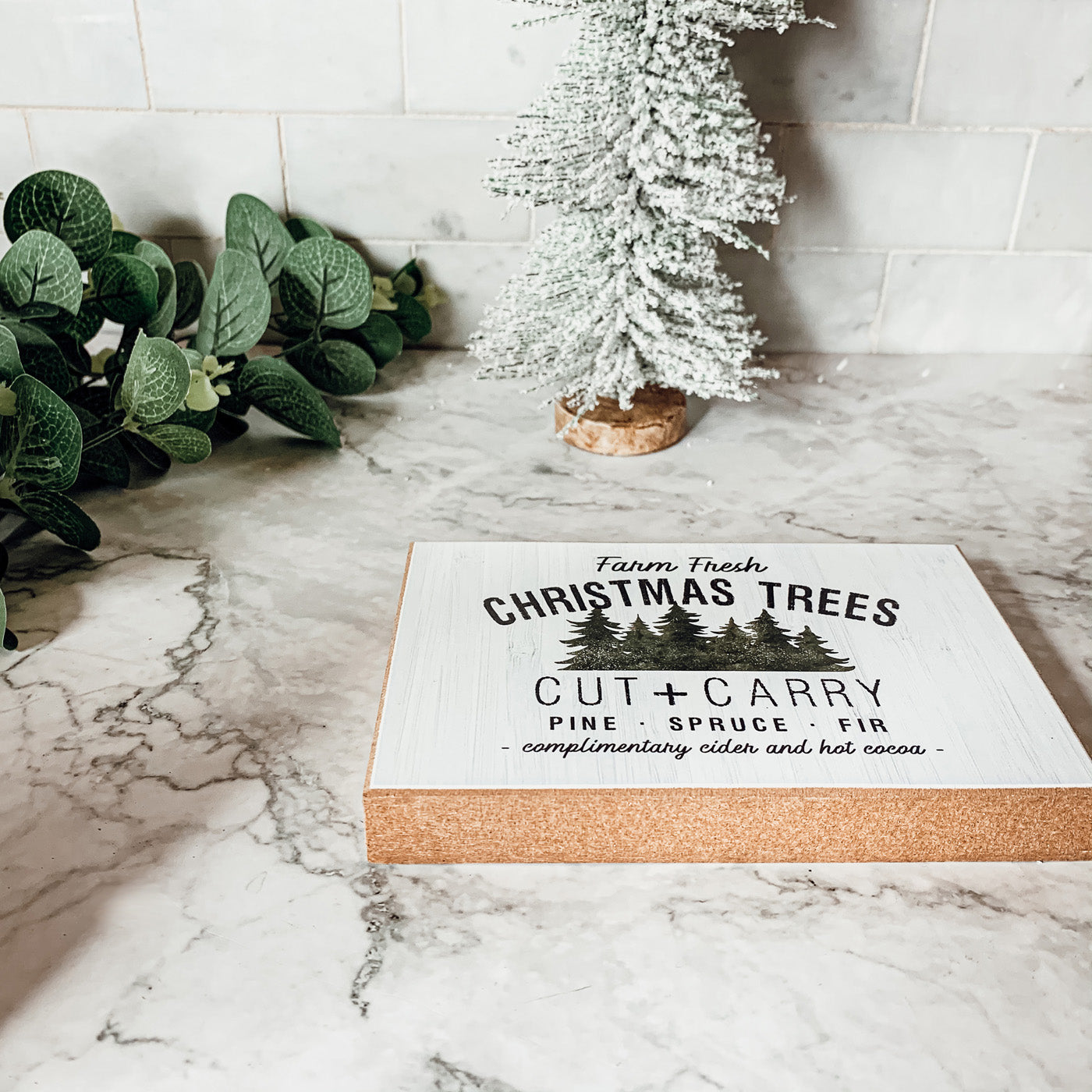 Panneau décoratif rustique en bois « Farm Fresh Christmas Trees Cut And Carry » 15 x 10 x 2,5 cm, décoration de Noël et d'hiver