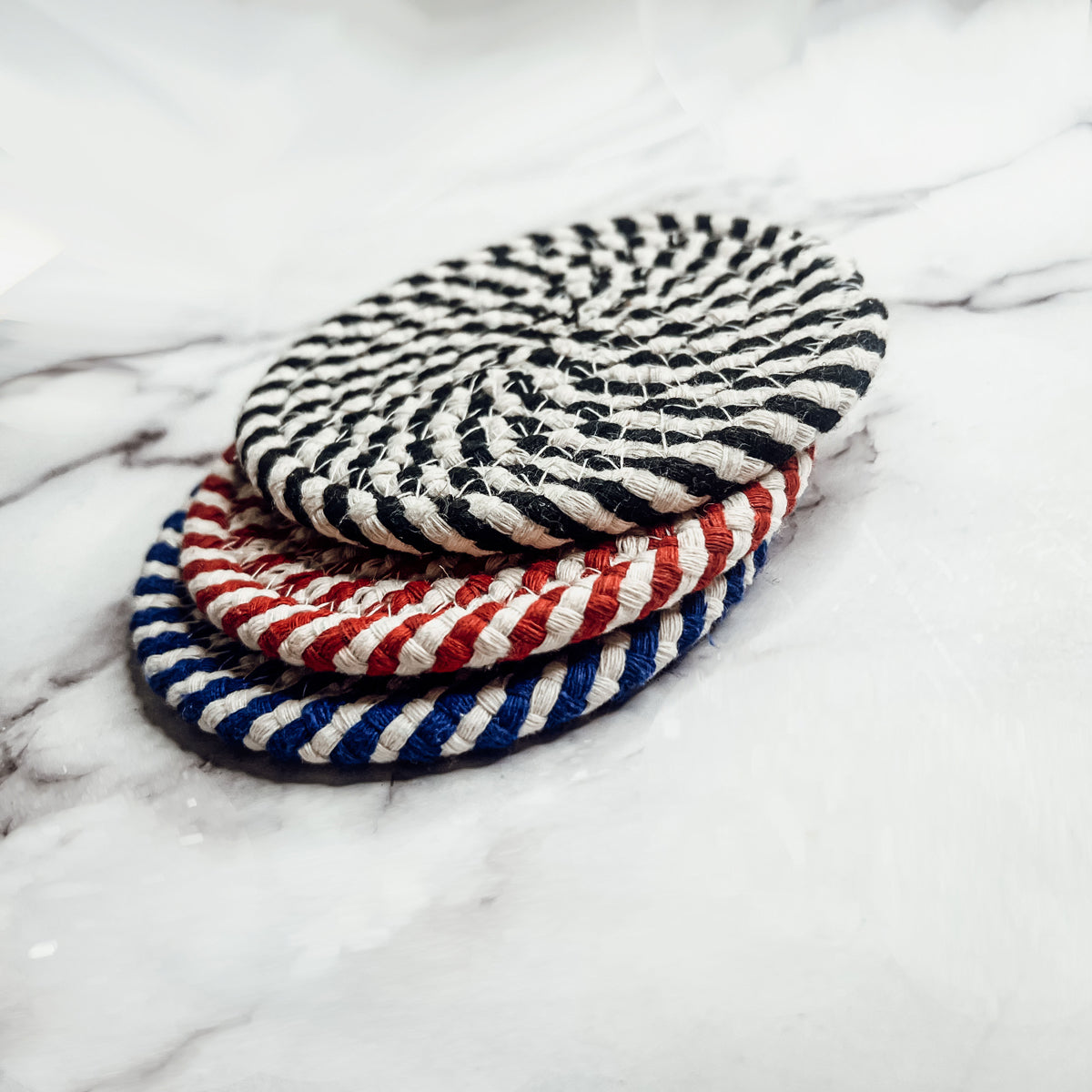 Dessous de Verre Tressés Bleus pour les Fêtes, Lot de 4, à Rayures Canne à Sucre, Protections de Table, Tapis Absorbants pour Boissons