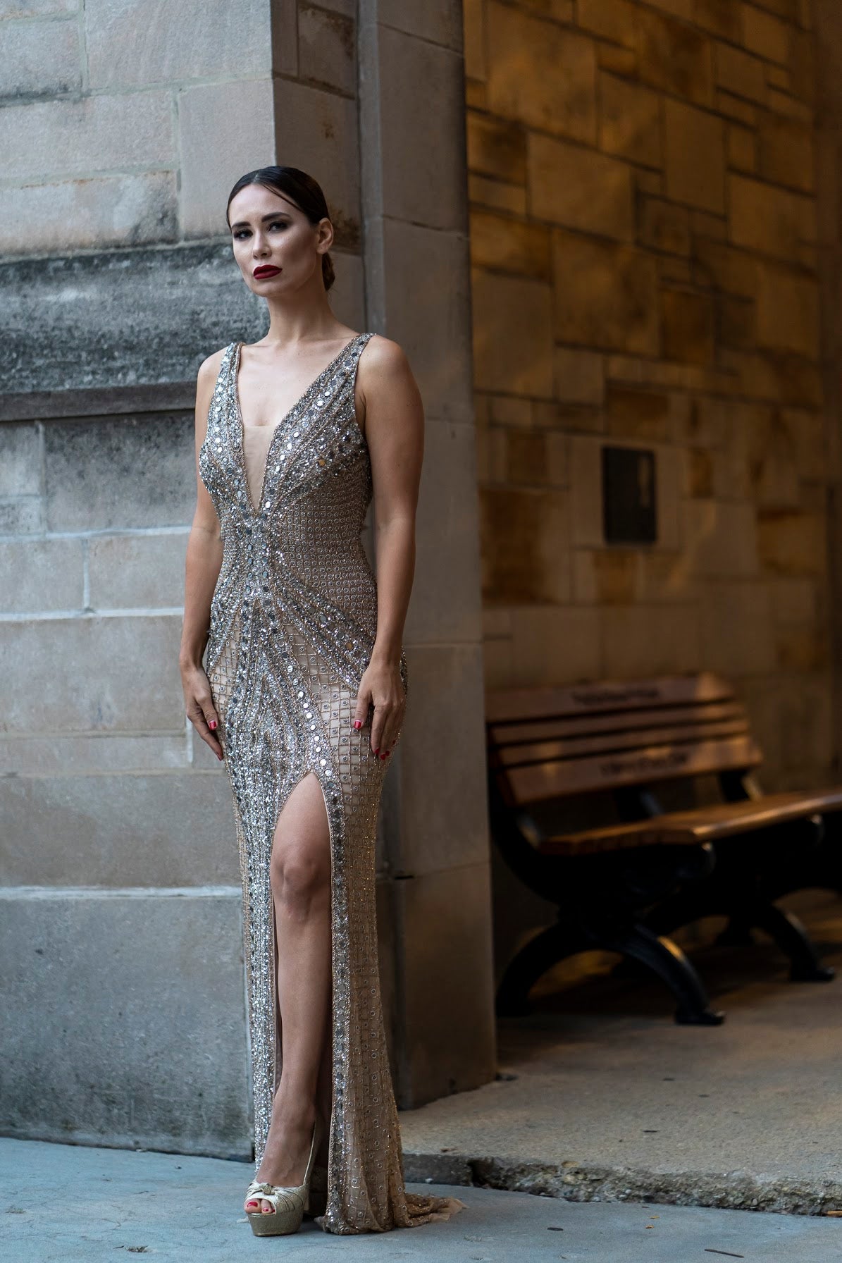Lara 29499 – Verziertes langes Kleid mit hohem Schlitz