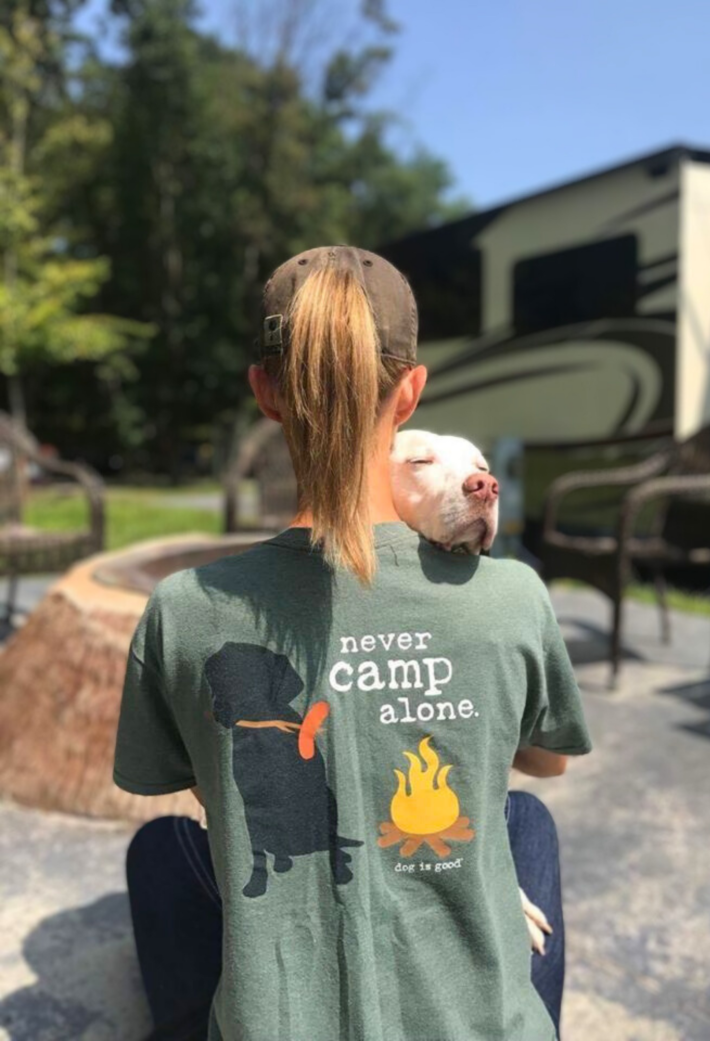 T-Shirt: Nie allein campen