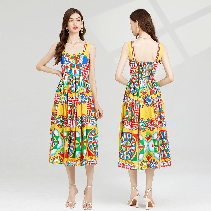Prominentes kurzärmeliges Kleid