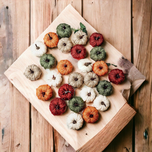 Mini citrouilles en jute, ensemble de décorations rustiques d'automne, accents de table faits à la main en jute et coton