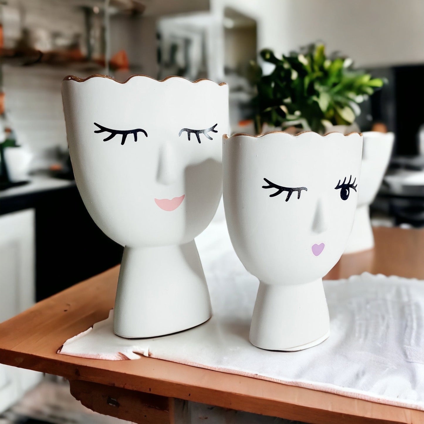Lot de 2 vases en porcelaine Coquette, vases en céramique Clin d'œil et Sourire avec bordure dorée, décoration de coiffeuse fine