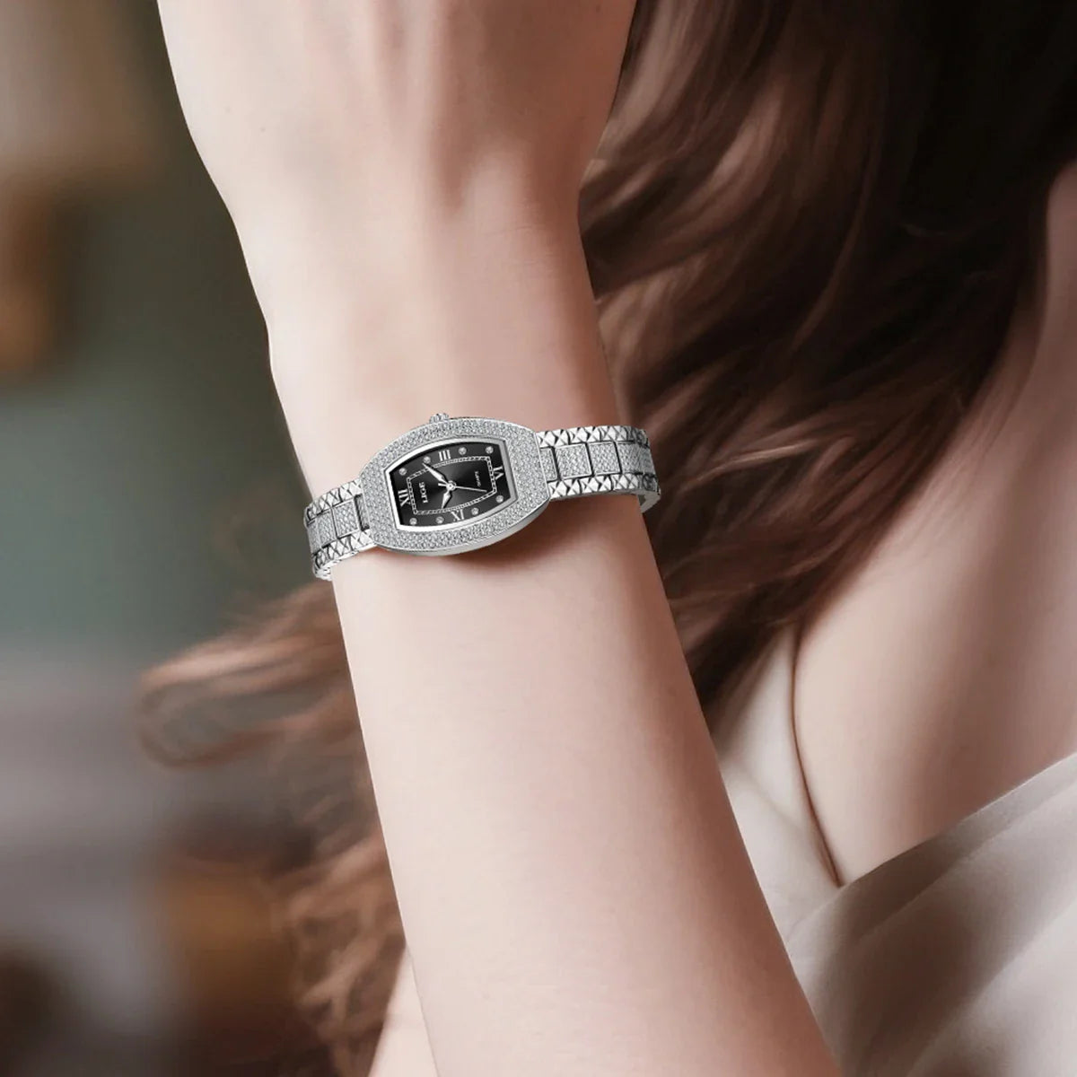 Montre habillée en acier inoxydable avec cristaux et diamants pour femme