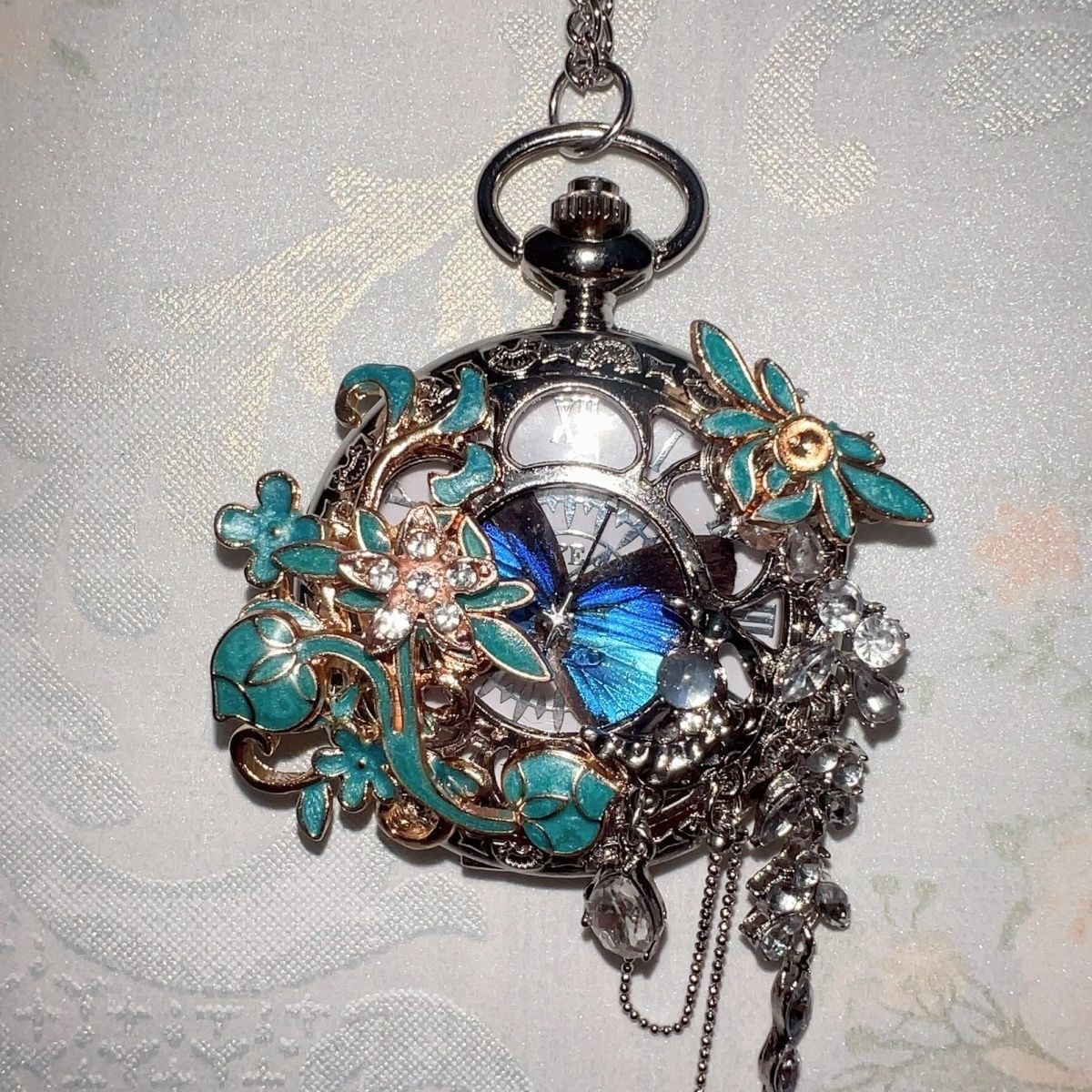 A Customizable Butterfly Gift For A Dazzling New Chinese-style Feather Pocket Watch