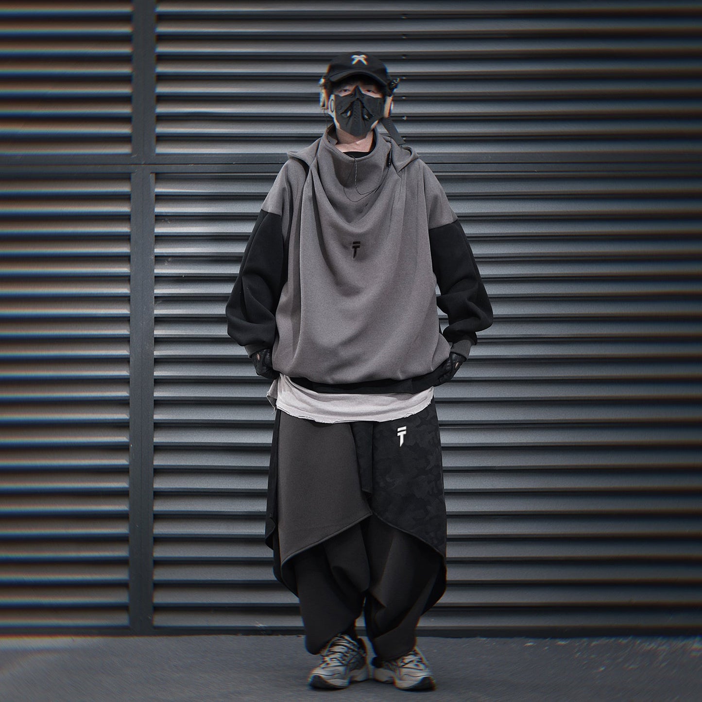 Sweat à capuche T-Tech gris HiH51