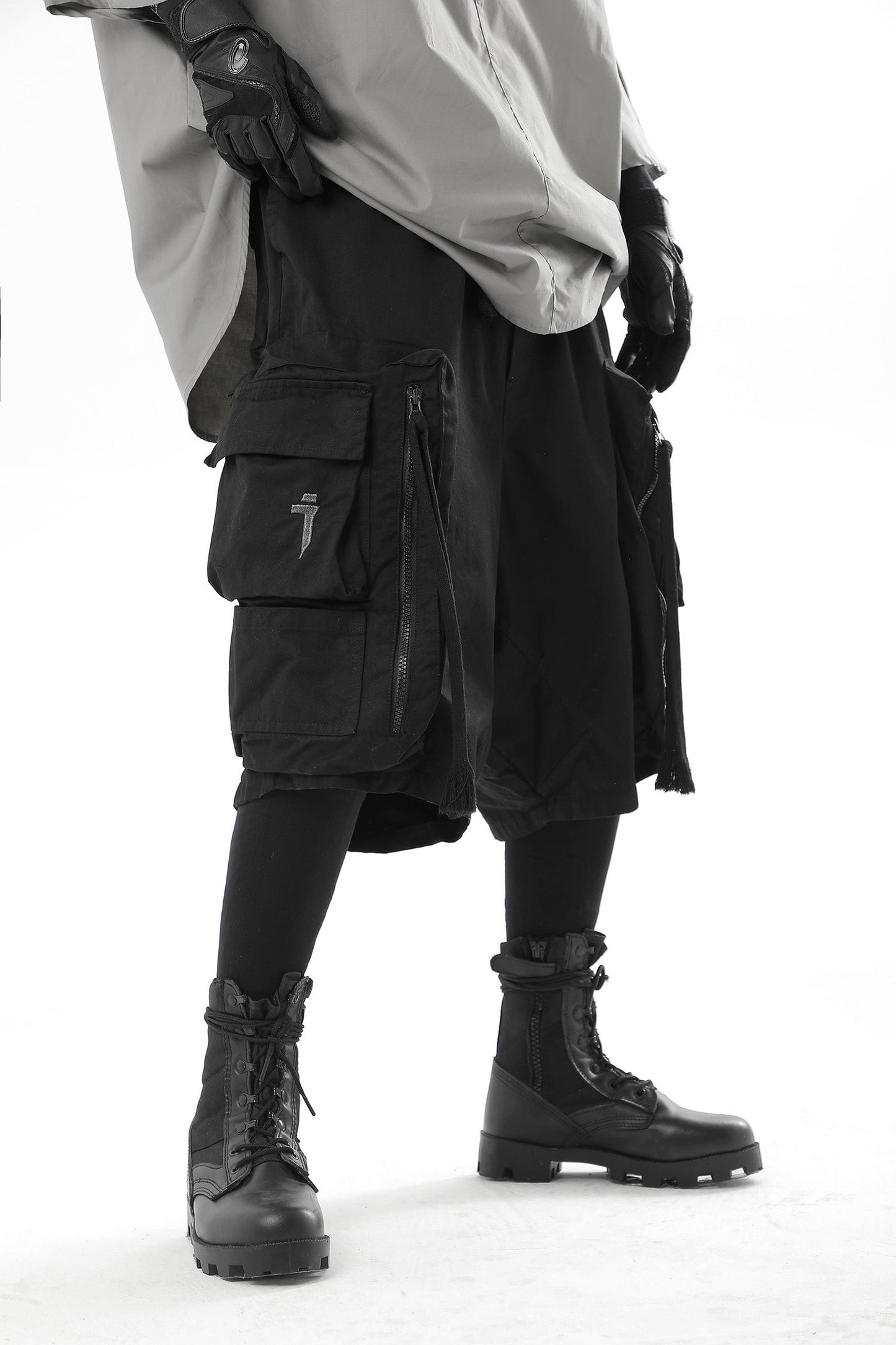 Shorts Nemesis JX « Sérieux en Affaires »
