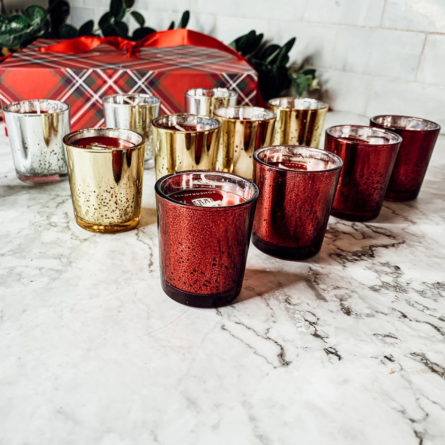 Lot de 12 bougies parfumées de l'Avent dans un coffret cadeau – Les Douze Jours de Noël