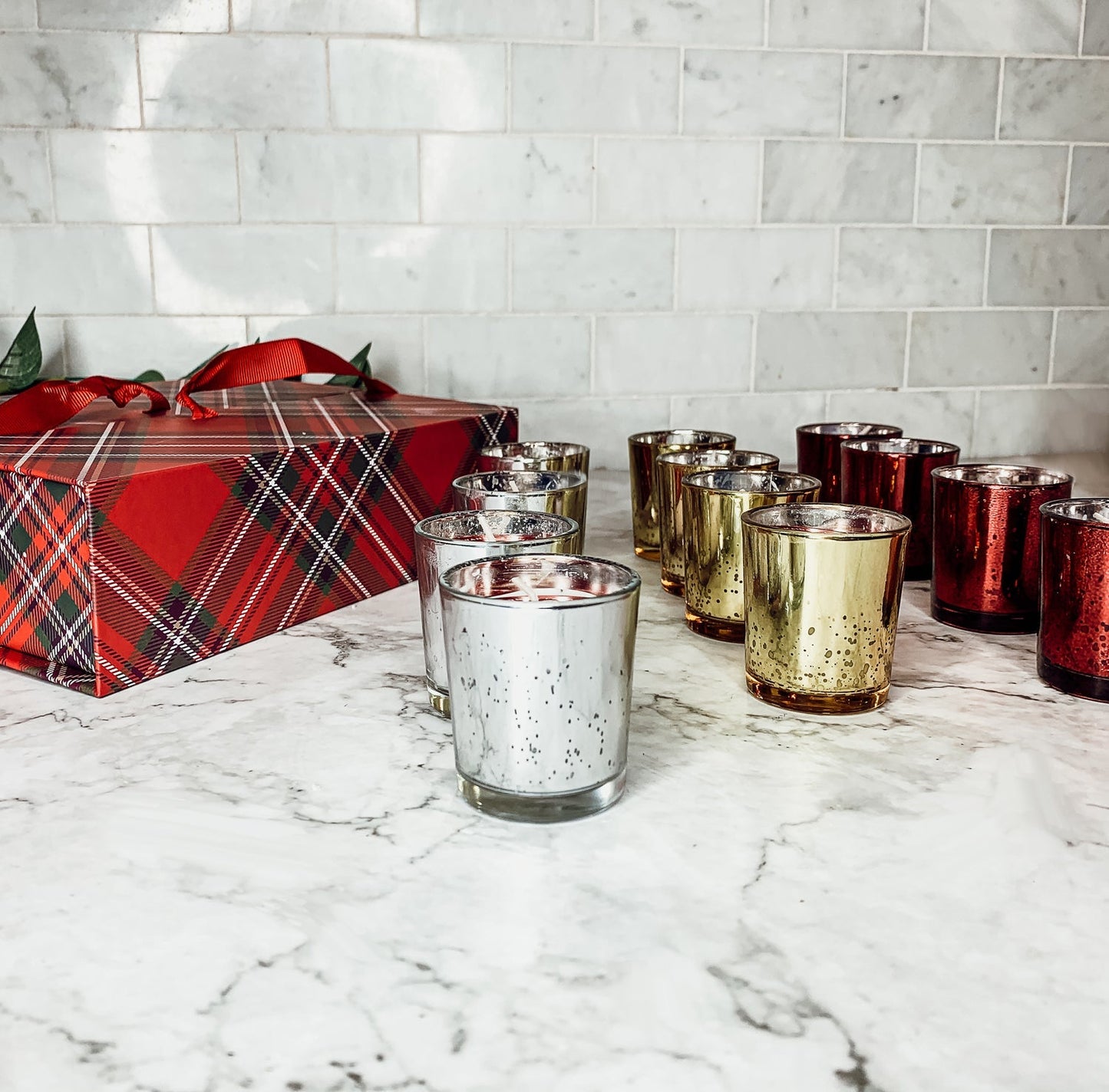 Lot de 12 bougies parfumées de l'Avent dans un coffret cadeau – Les Douze Jours de Noël