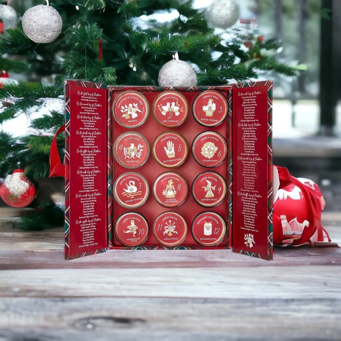Lot de 12 bougies parfumées de l'Avent dans un coffret cadeau – Les Douze Jours de Noël