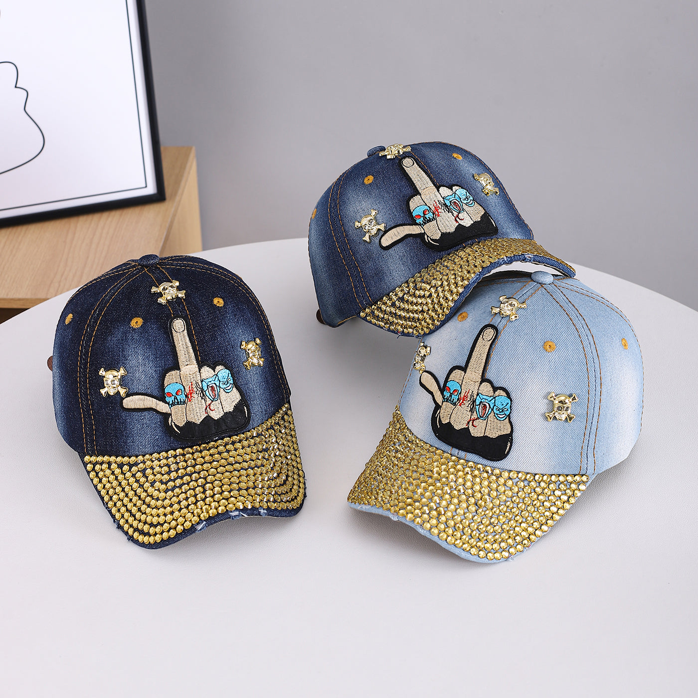 Men's And Women's Matching Metal Skull Embroidered Cap With Diamond-Studded Brim - A Unique Dark Style Flat Brim Hat Suitable For Streetwear And Casual Party Attire