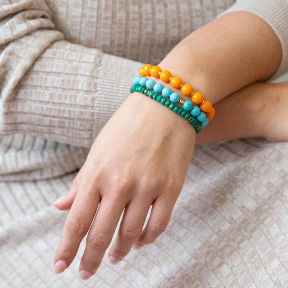 Ensemble de bracelets triples abricot bleuté dorés