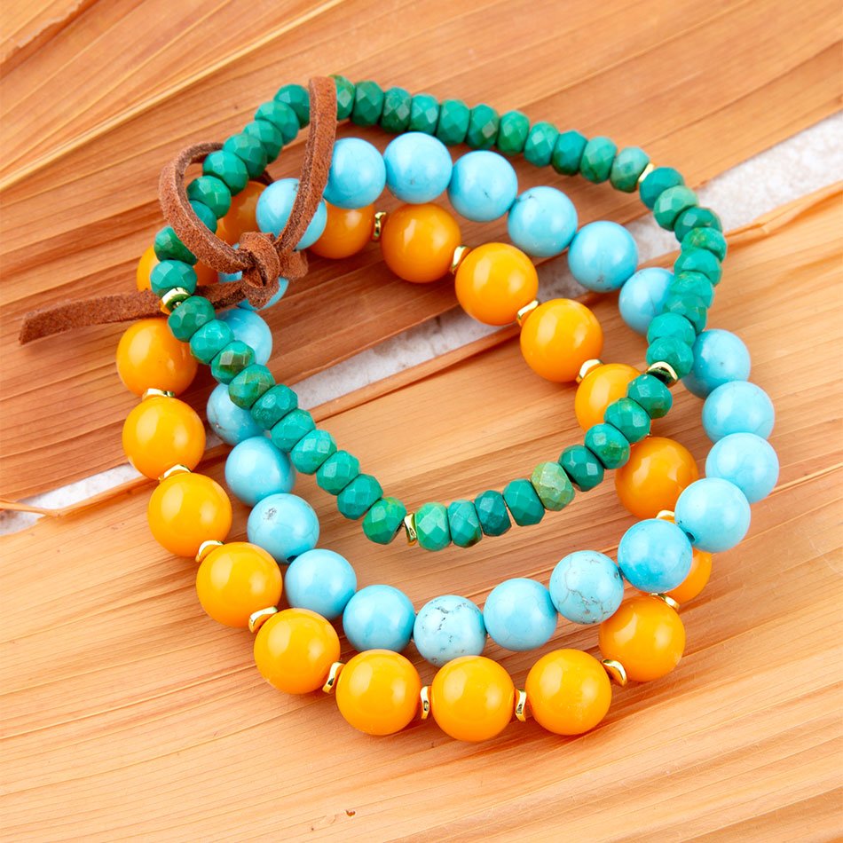 Ensemble de bracelets triples abricot bleuté dorés
