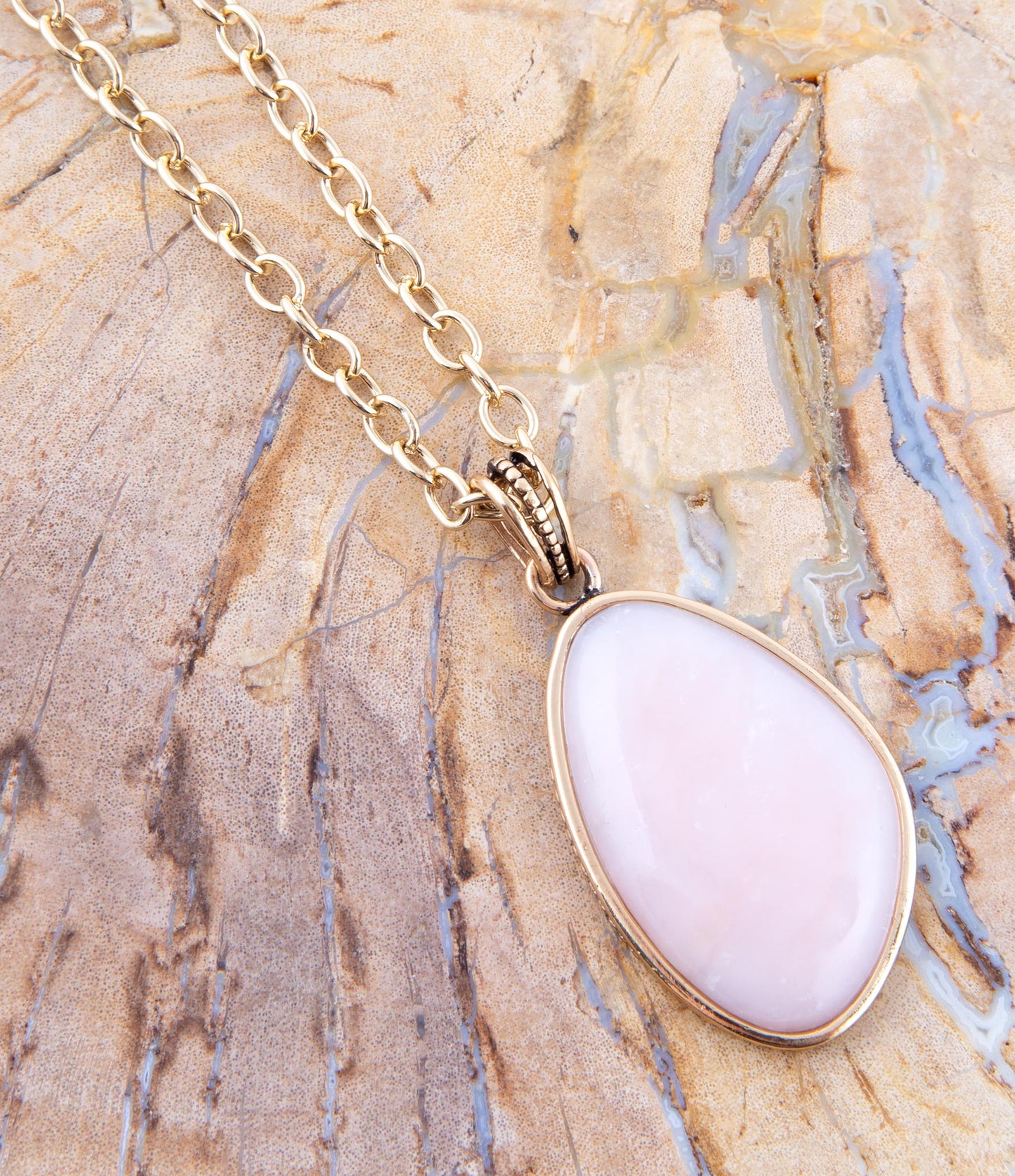 Aruba Pink Opal Goldener Anhänger Halskette