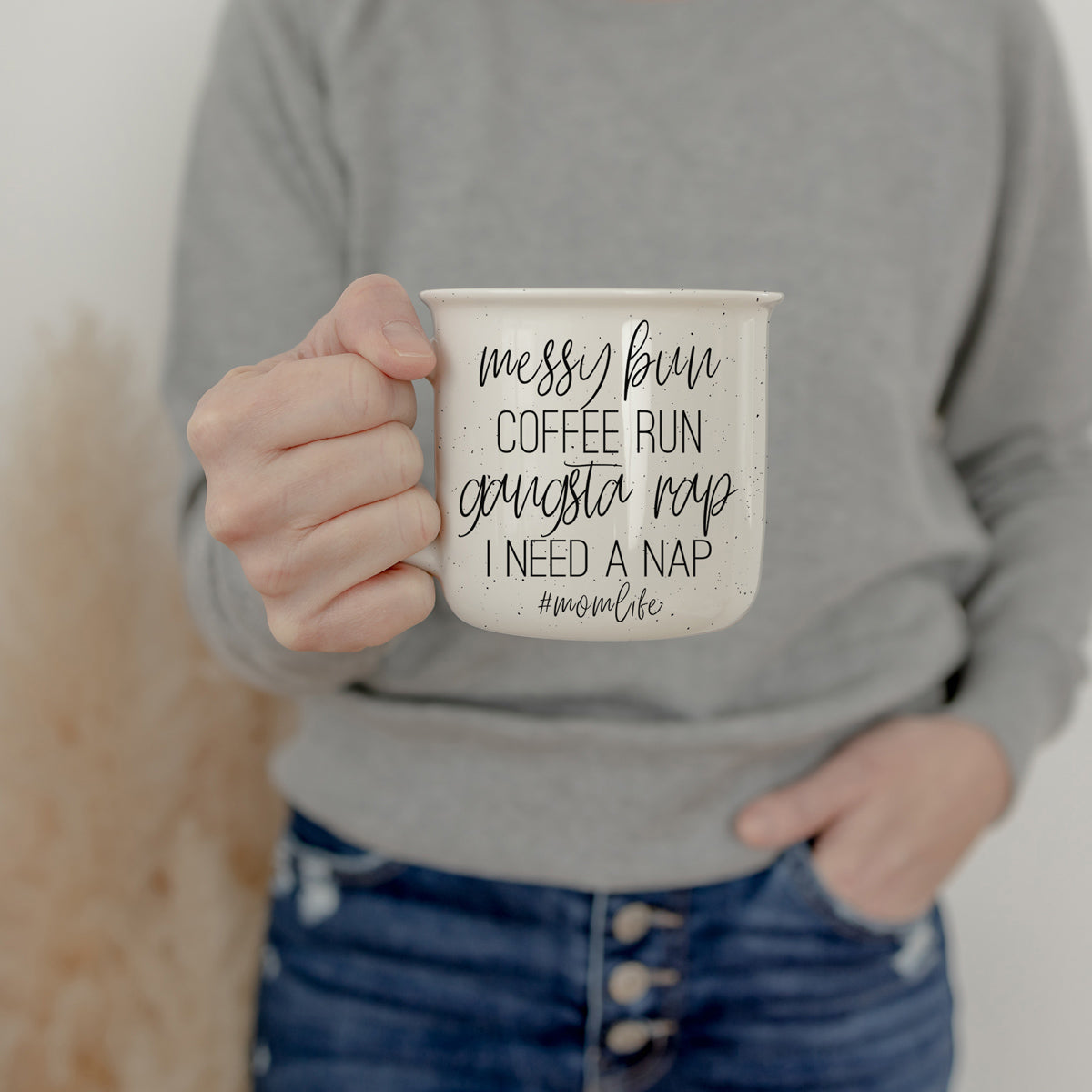 Messy Bun Coffee Run 14.5oz Keramik-Lagerfeuerbecher doppelseitig gesprenkelt
