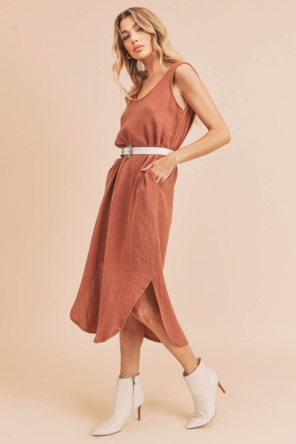 Round Neck Midi Tank Dress with Pockets Casual, Comfortable & Functional for Everyday Wear