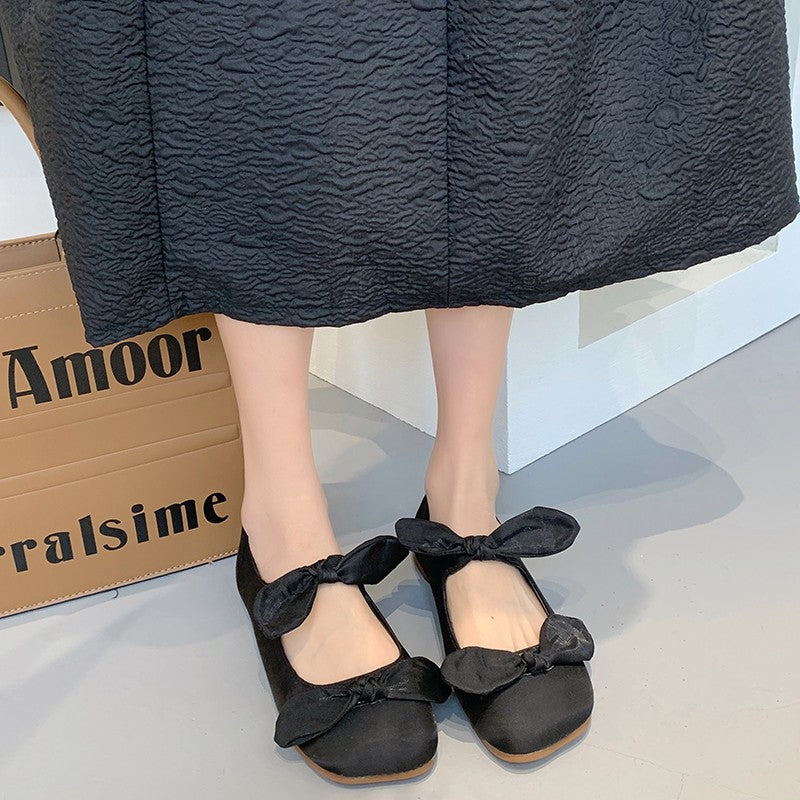 New Korean Super Chic Gentle And Cute Bow Flat Heel Grandma Shoes For Autumn 2026