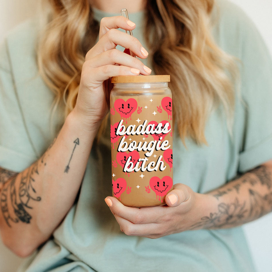 Gobelet en verre "Badass Bougie" 20oz avec couvercle en bambou et motif drôle de cœur souriant