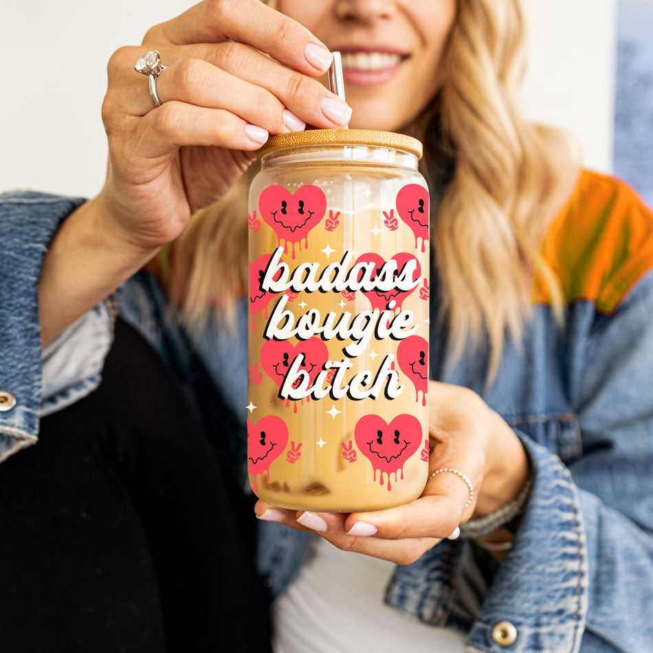 Gobelet en verre "Badass Bougie" 20oz avec couvercle en bambou et motif drôle de cœur souriant