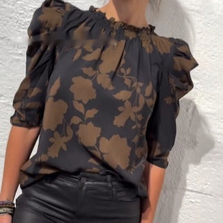 Womens Loose-fit Blouse With A Large Floral Print V-neck And Batwing Sleeves