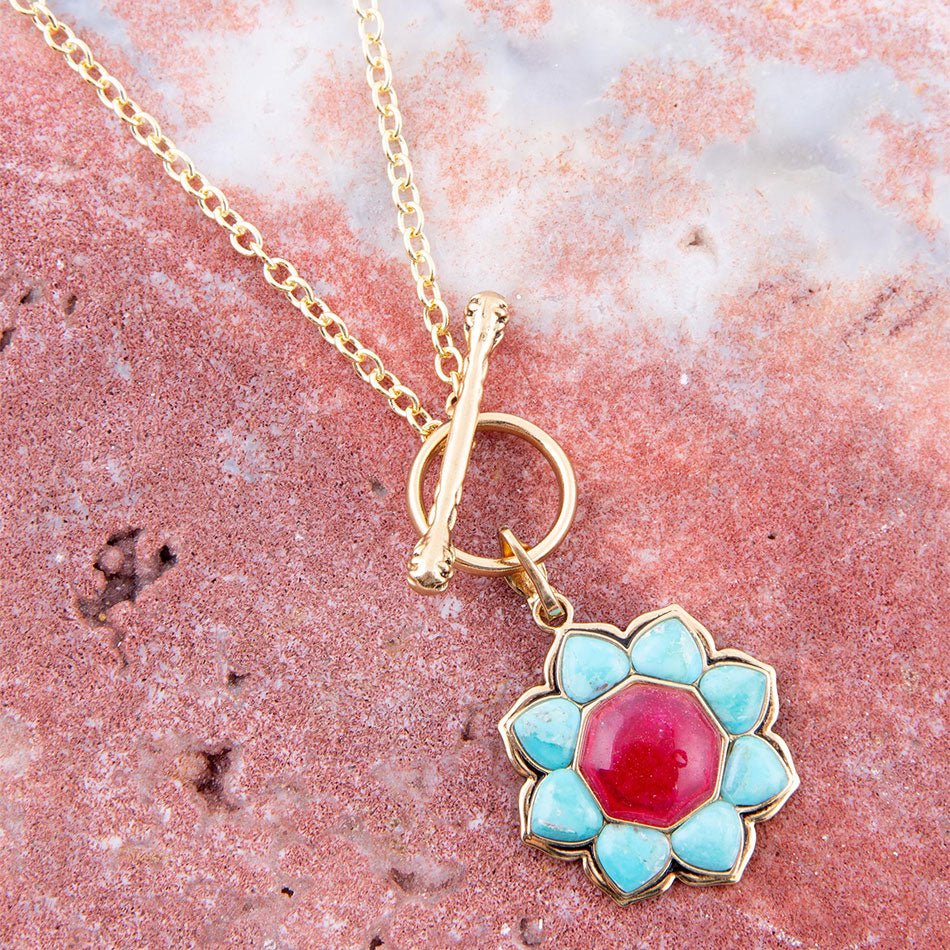 Halskette mit blauer Türkis- und roter Quarz-Goldkette