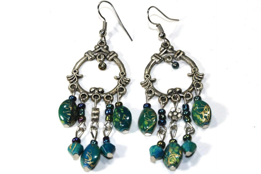 Boucles d'oreilles pendantes bohèmes avec perles sarcelle en argent faites à la main