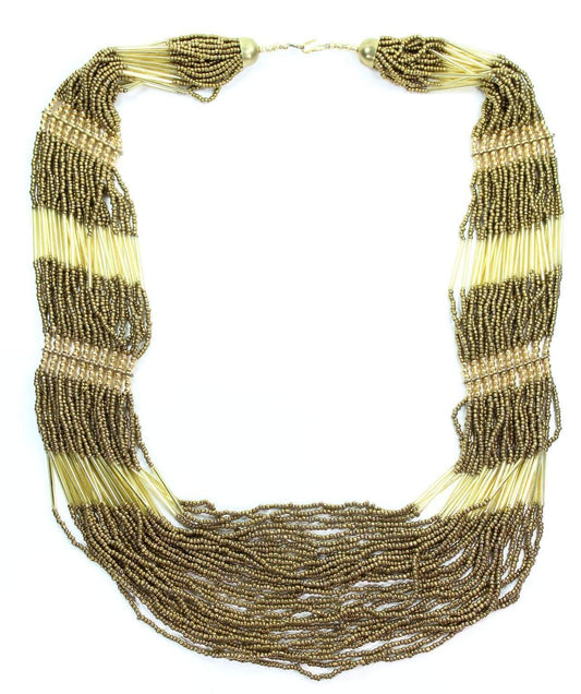 Collier bohème à pampilles multi-rangs en perles dorées
