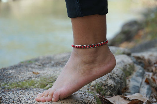 Chaîne de cheville bohème en argent avec perles rouges, réglable
