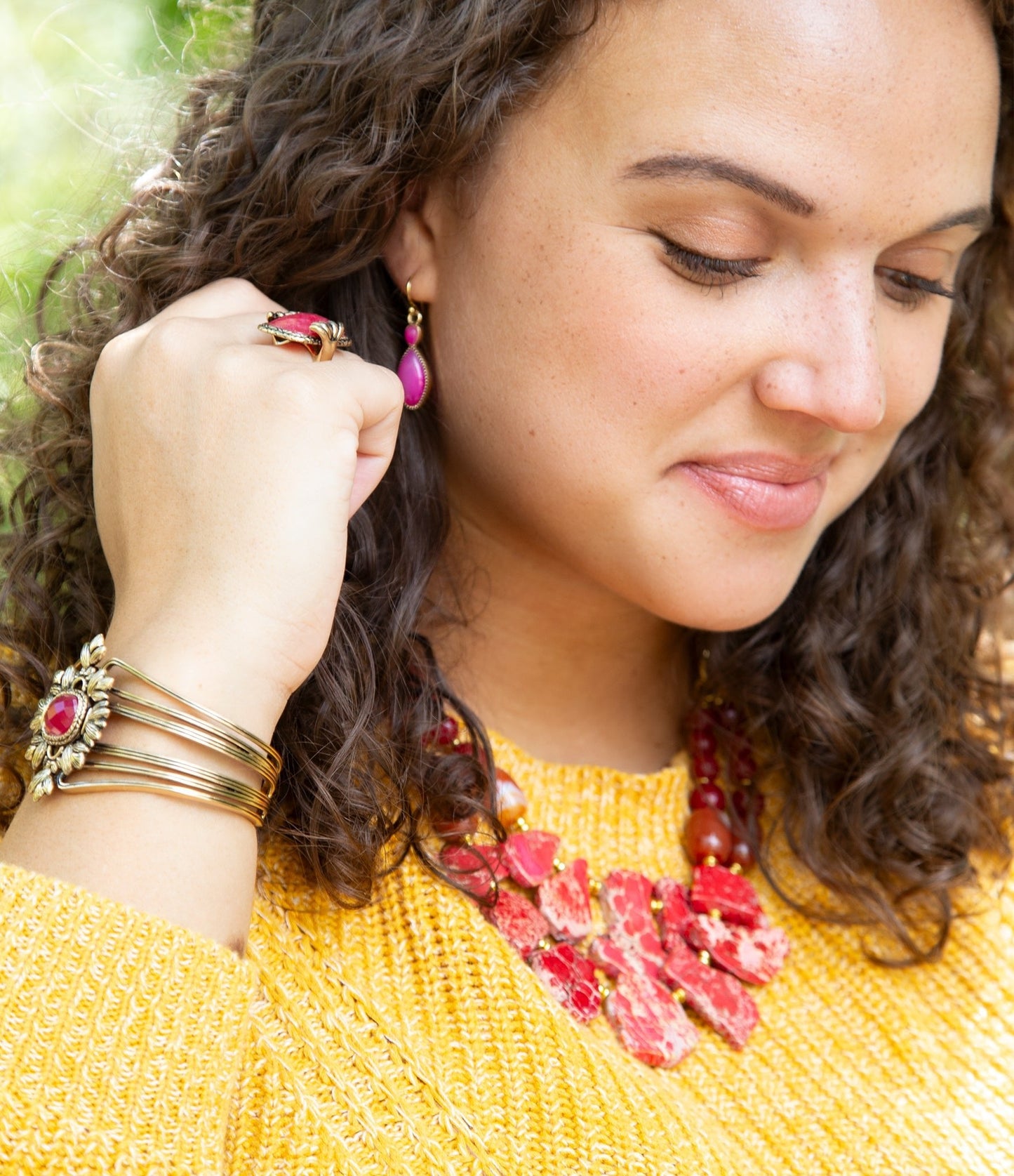 Bordeaux Quarz und bronzenes kunstvolles Armband