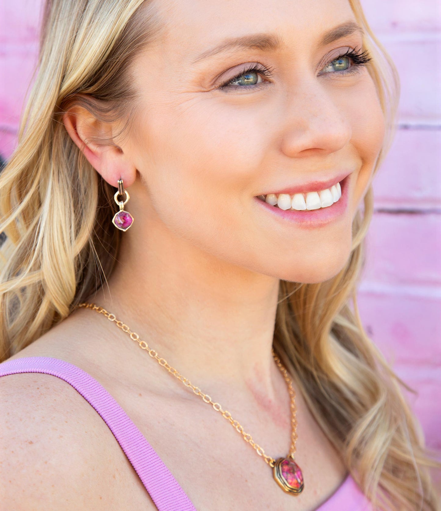 Collier Pendentif Luca Rose Magenta avec Huître Épineuse Dorée