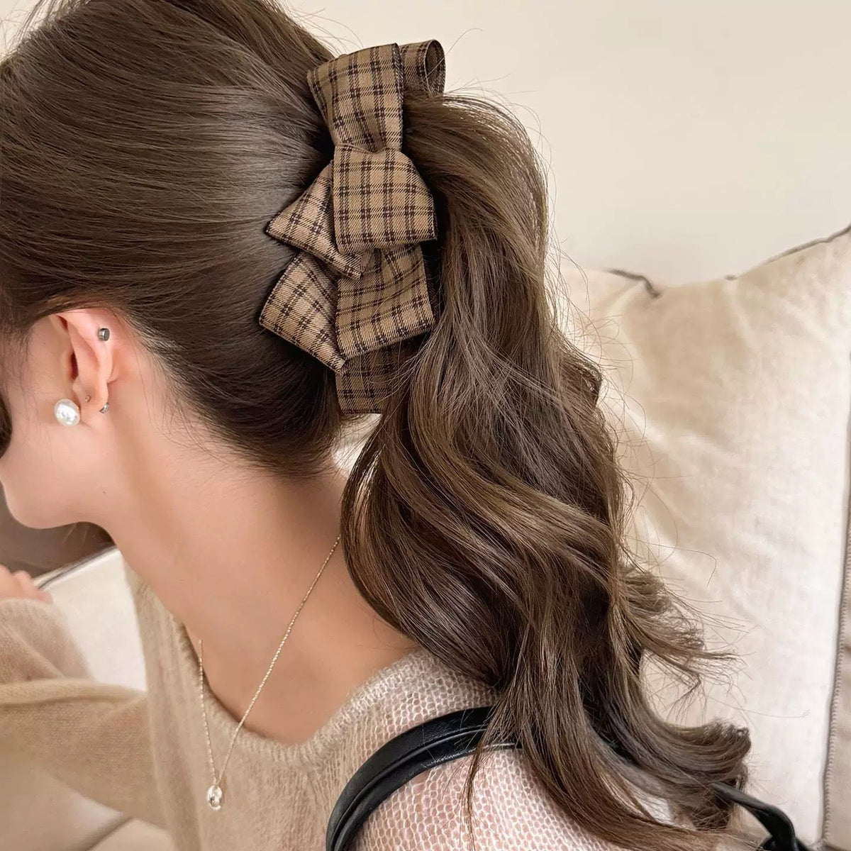 Elegant Sophisticated Bun-style Ponytail Clip For The Back Of The Head