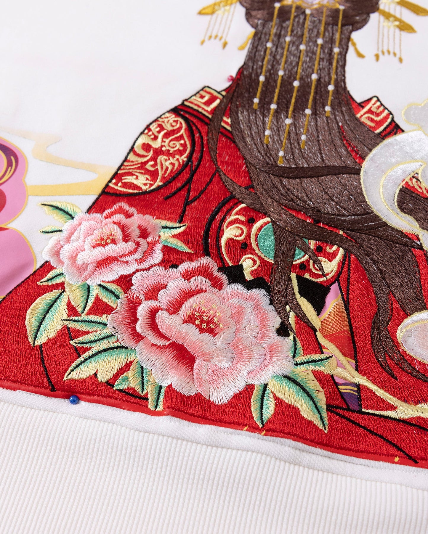 KH9241 Sweat à capuche brodé Reine Himiko
