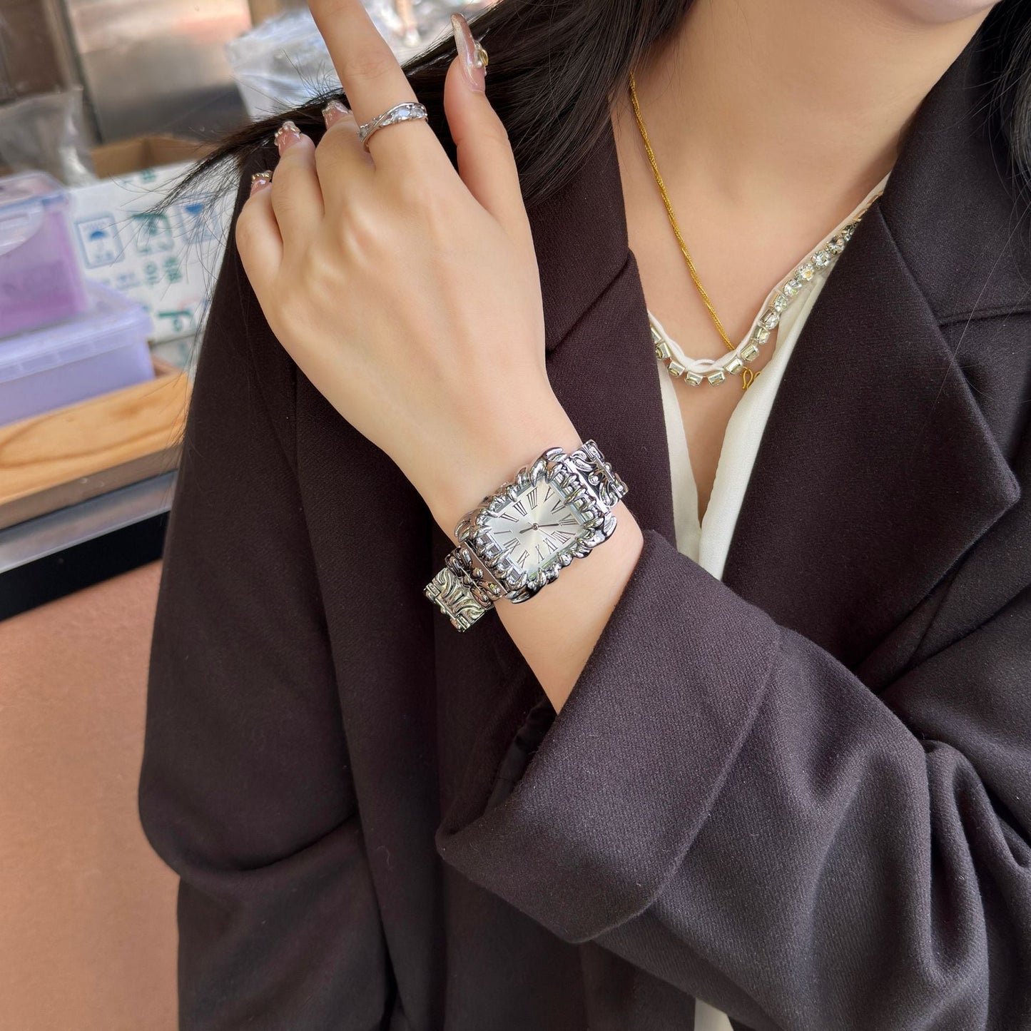 European And American Style Retro Personalized Embossed Irregular Shaped Pointed Claw Mens Watch