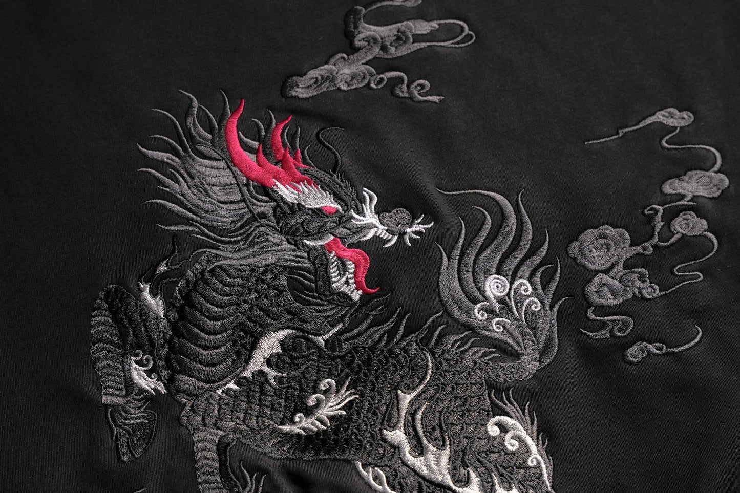 Pull Kirin brodé SW9102