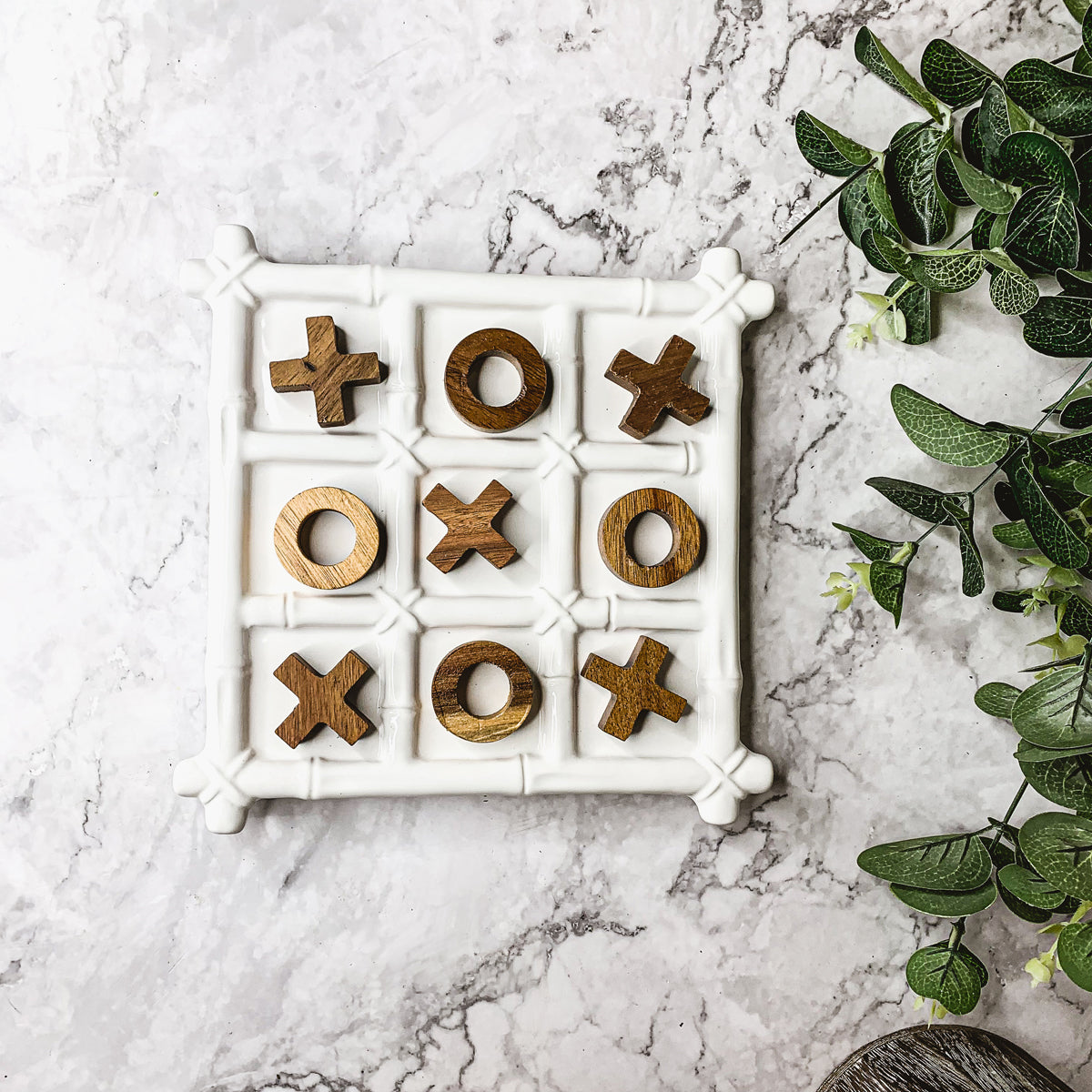 Keramik-Tic-Tac-Toe-Spiel, Bambus-Imitat-Brett mit Akazienholzfiguren, Deko