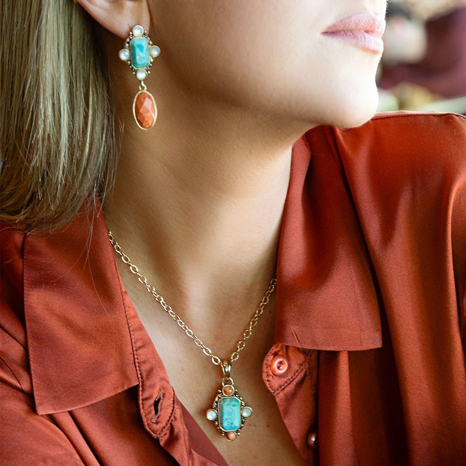 Collier pendentif Champs Bleu Turquoise et Corail Orange Doré