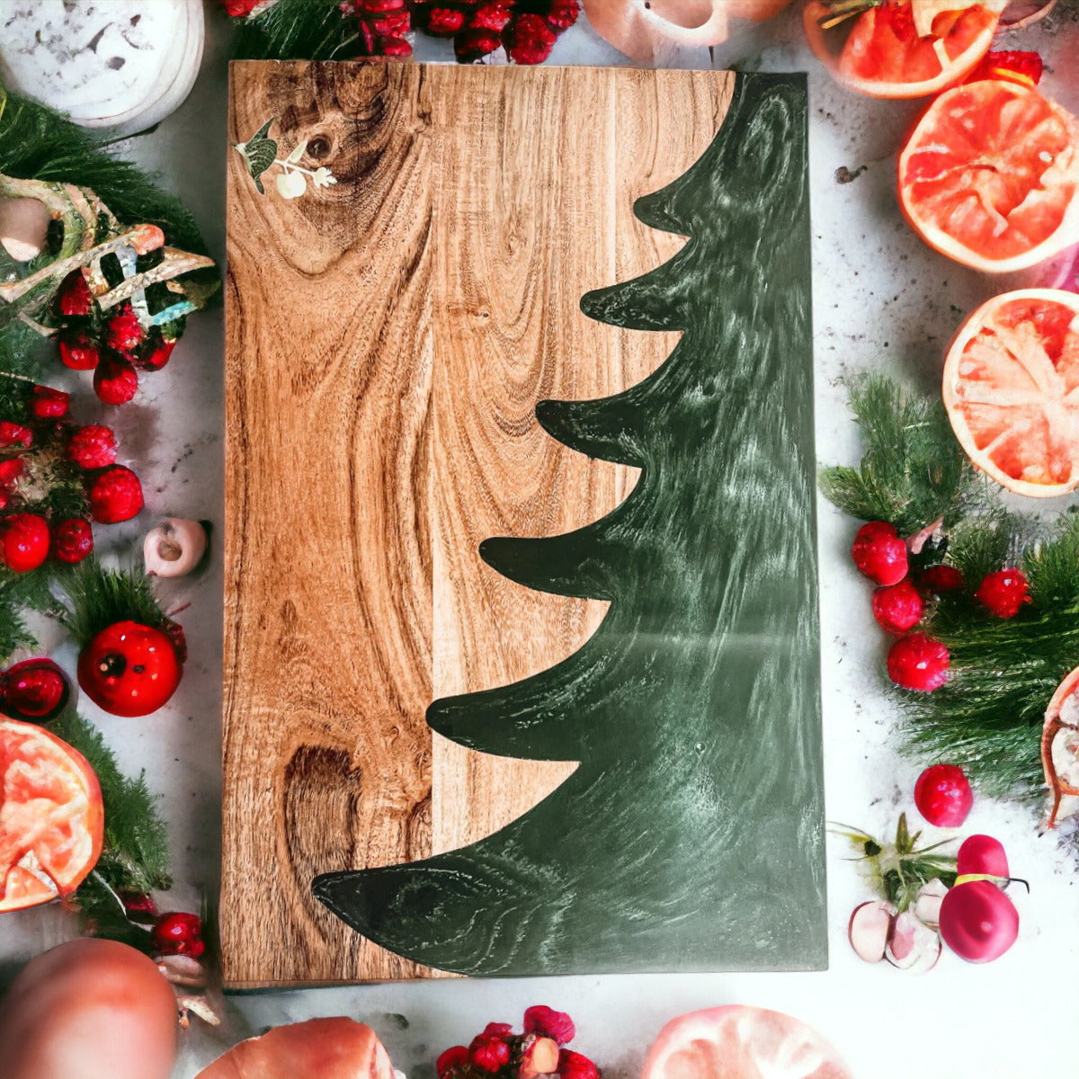 Weihnachtliche Wurst- und Käseplatte Servierbrett Holz Harz Handgefertigt Marmoriert Baum Intarsie