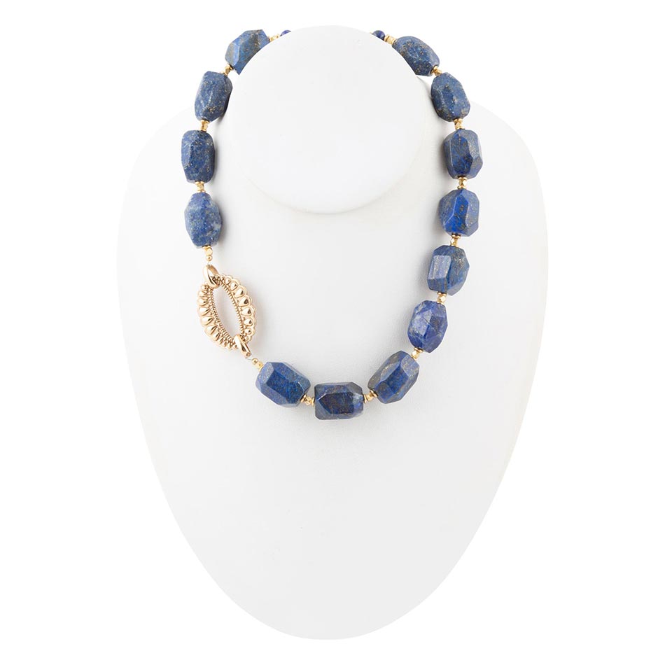 Collier doré à grosses perles de lapis-lazuli bleues