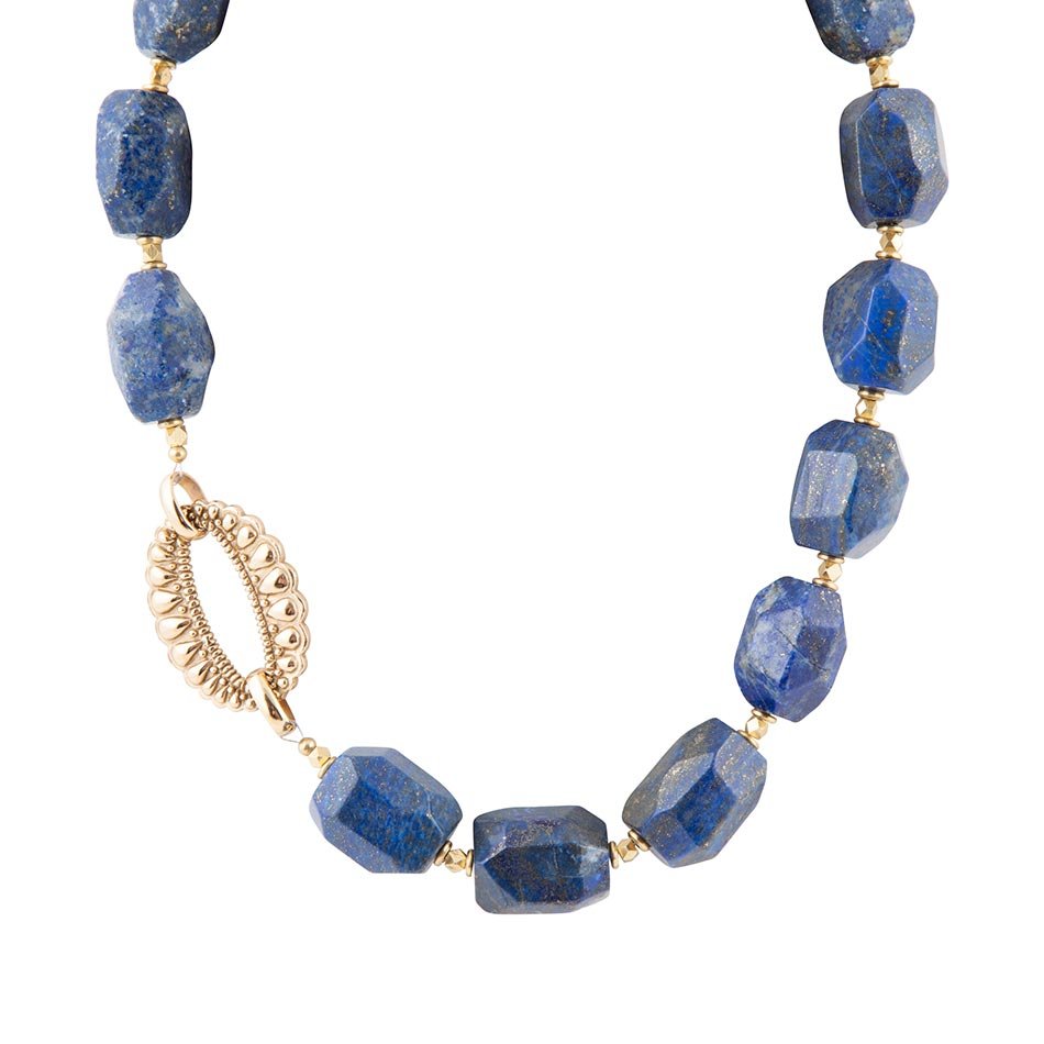 Collier doré à grosses perles de lapis-lazuli bleues