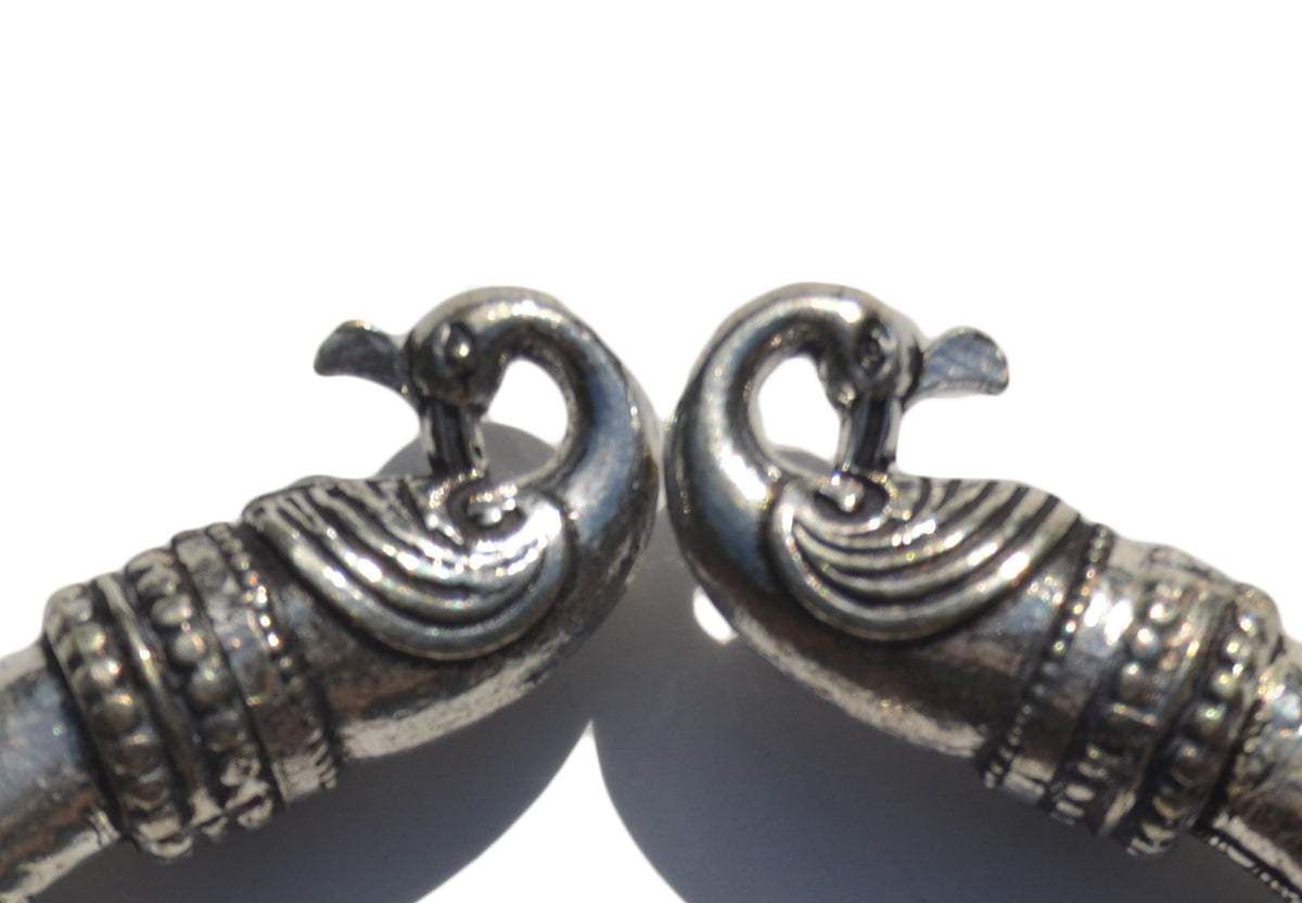 Vibhsa Antique Norse Peacock Head with Dotted Pattern Viking Bracelet